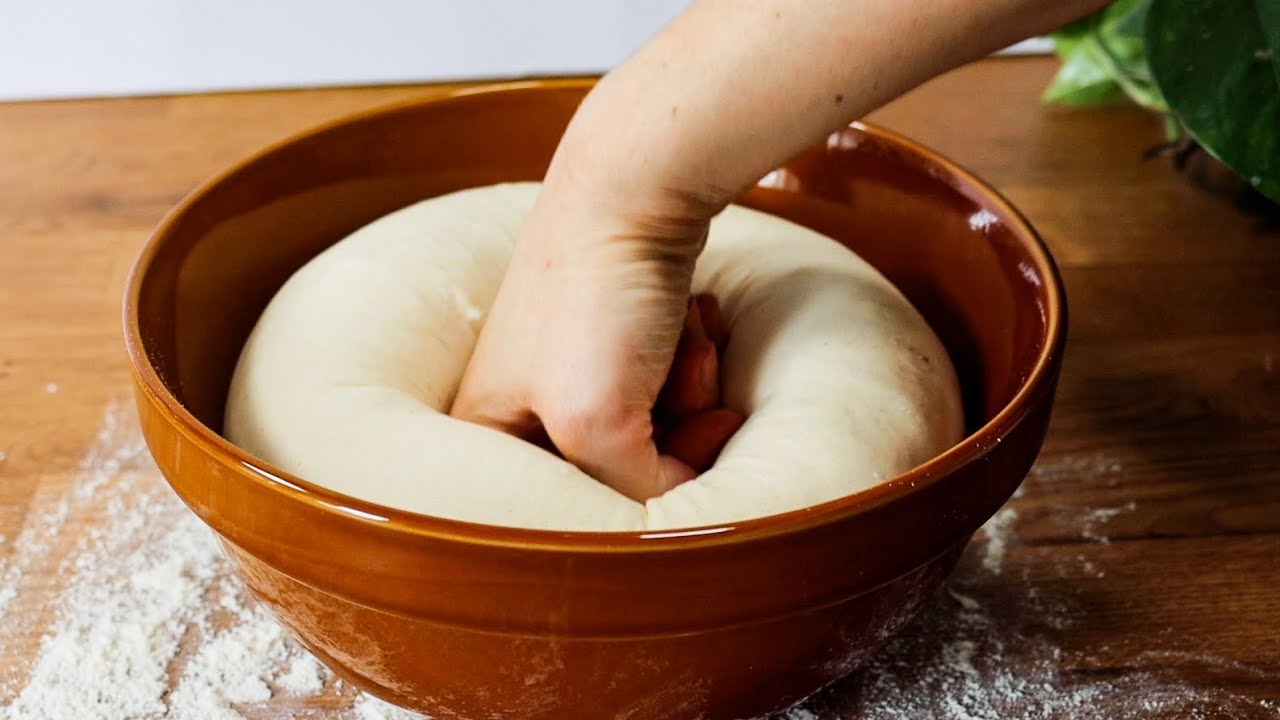 Домашний хлеб из минимума ингредиентов. Сформованы в карманы и наполнены вкусной начинкой из говяжье