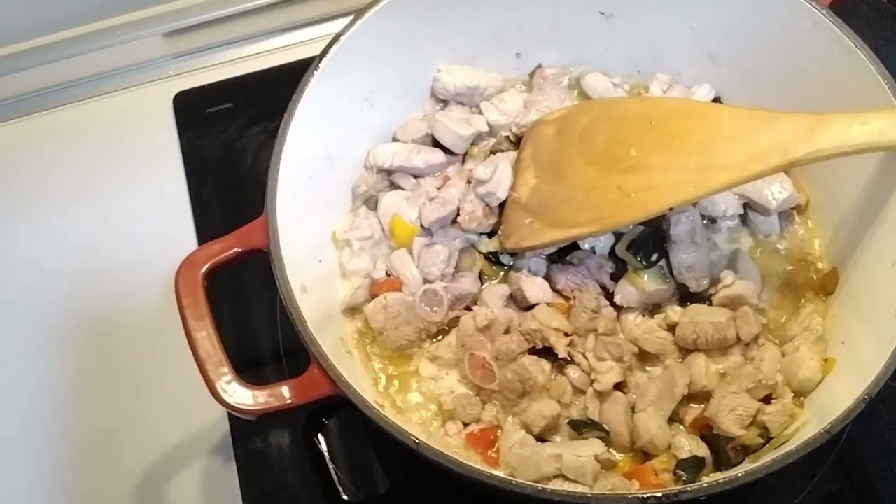 Tenemos un estofado 🍲 con pavo y alcachofas y algo más 