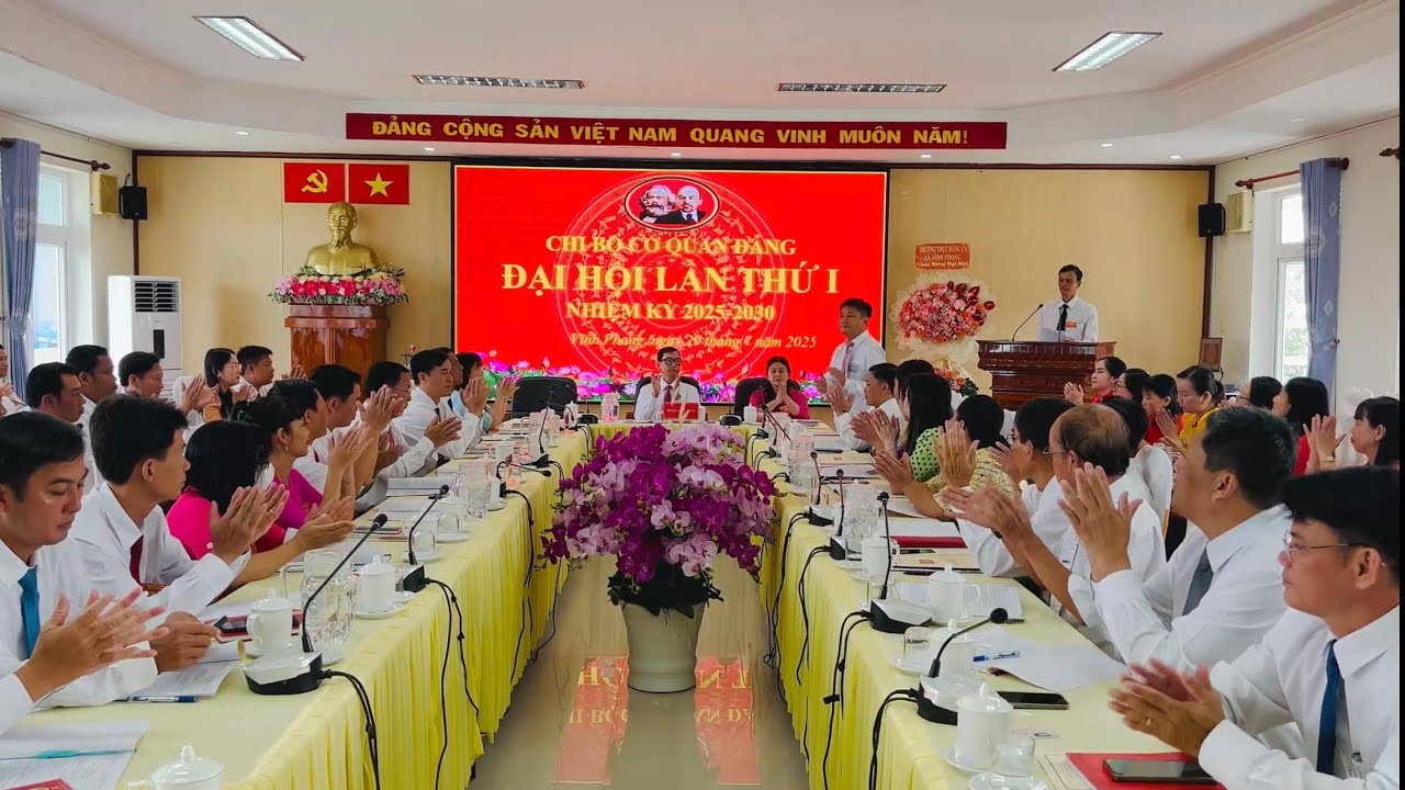 Chi bộ cơ quan Đảng xã Vĩnh Phong tổ chức Đại hội lần thứ I, nhiệm kỳ 2025-2030