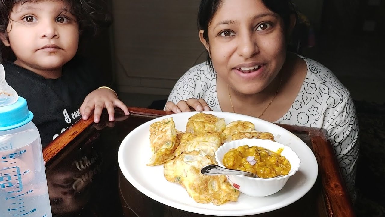 Eating Show - ডলু কে নিয়ে breakfast এ খেলাম Egg Toast & Ghugni #eatingshow @PoulamiEatingShow