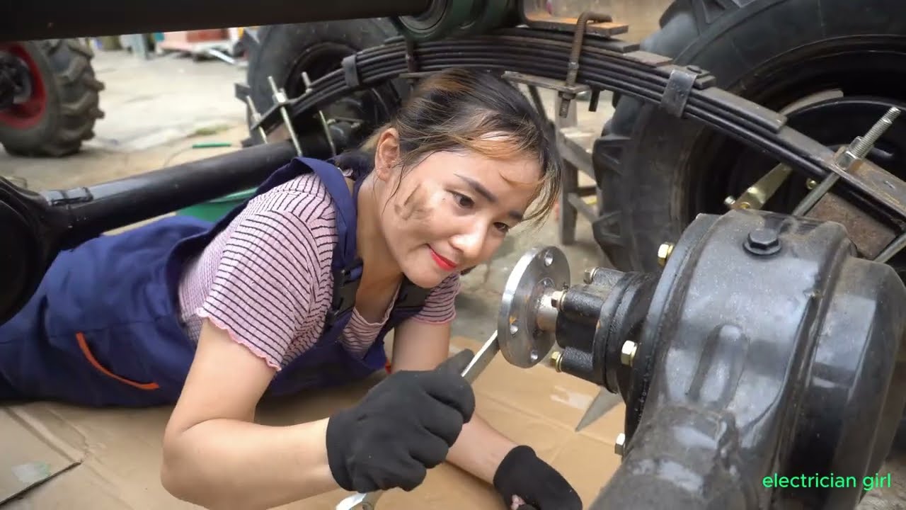 Time-lapse video of repairing and restoring a 1000 kg truck from start to finish