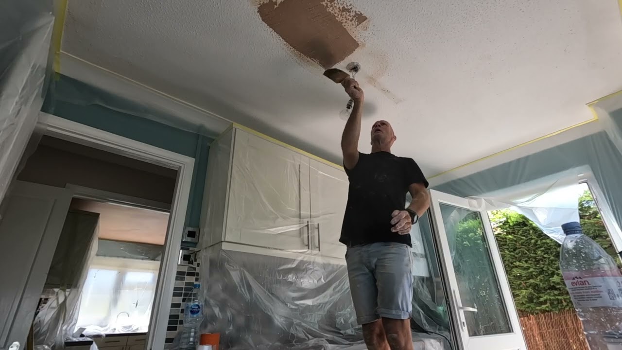 Plastering artex ceilings