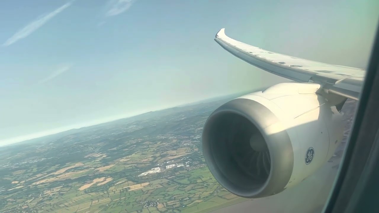TUI 787-8 Dreamliner Landing Bristol 2022