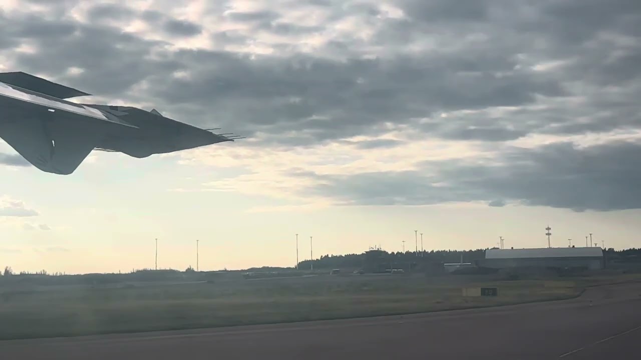 Finnair ATR 42 taxiing to a runway at Helsinki Vantaa (Carried on from previous ATR42 boarding vids)