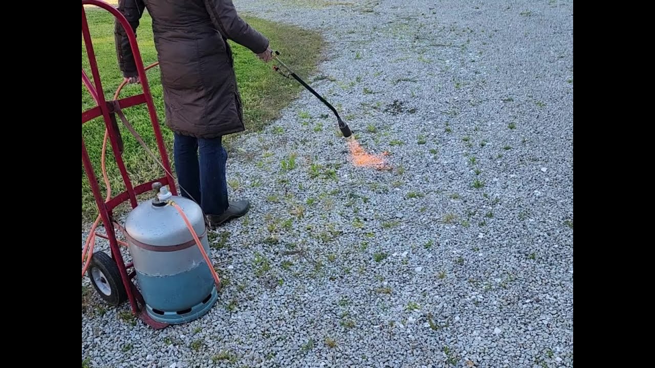 How to Remove Weeds From a Gravel Driveway With a Propane Weed Torch