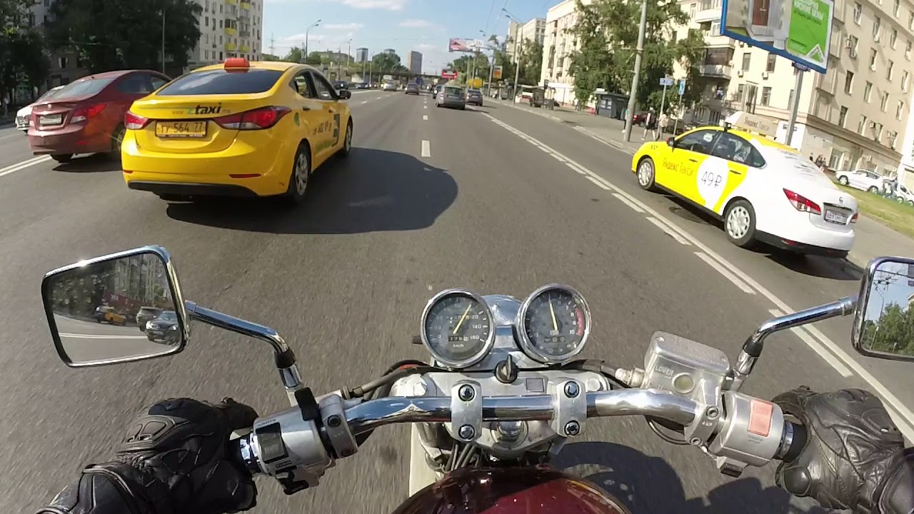 Дефолтная езда по Москве на Honda VRX400