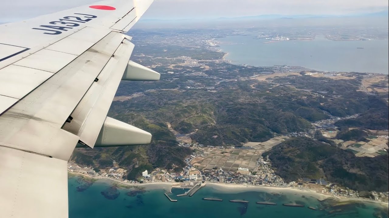 2026年3月 中部国際空港 着陸時の機窓 (JAL B737)