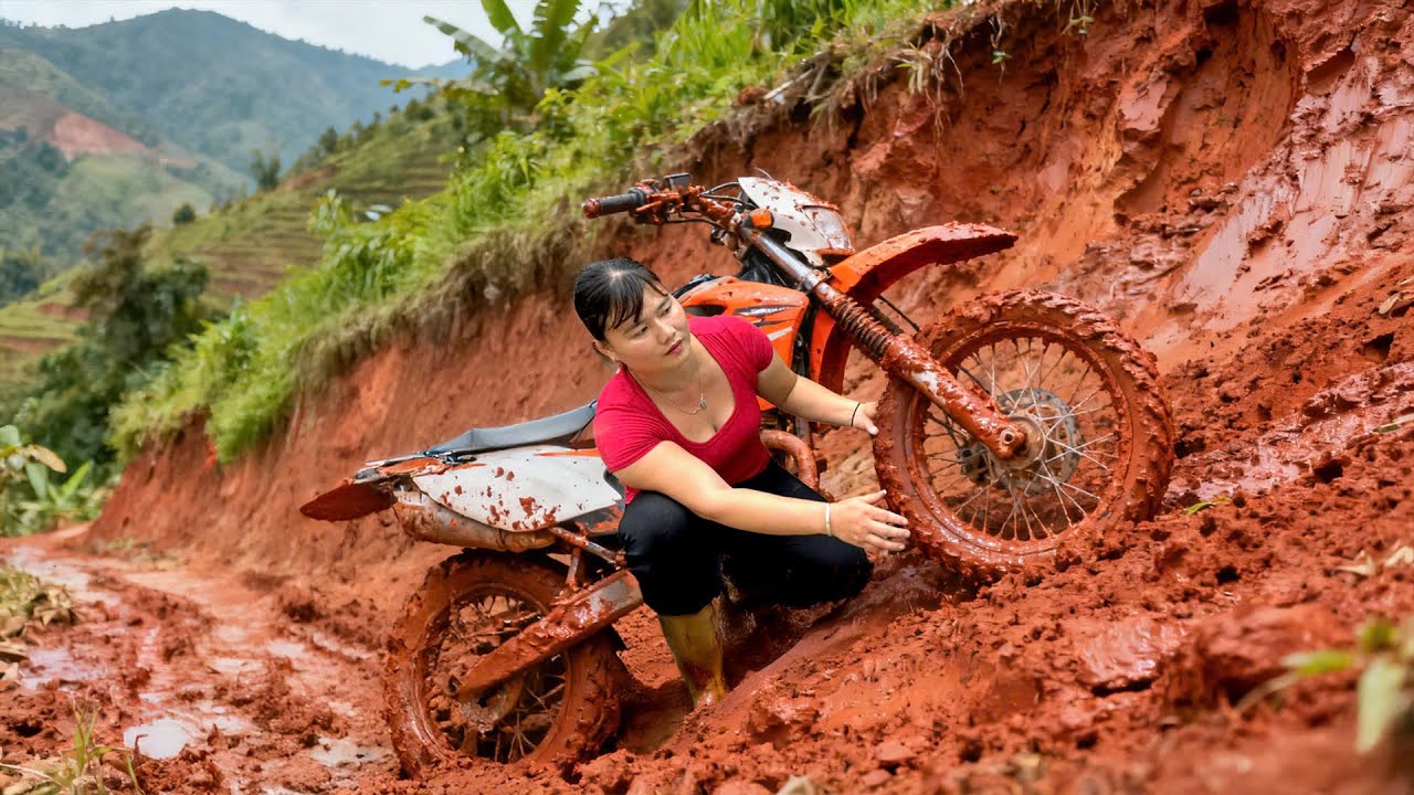 Genius Girl Fully Dug Up the Old Motorbike Completely Buried in a Landslide