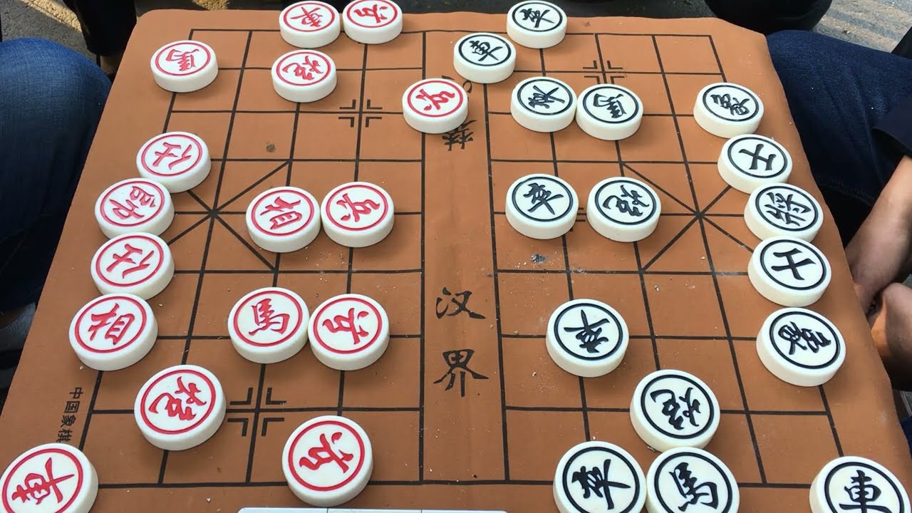 双方象棋高手精彩对决，真是太激烈了，一直下到天黑  #公园象棋#象棋#街头象棋