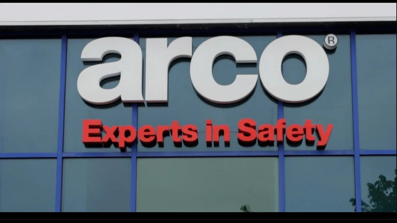Arco Clothing Centre with subtitles