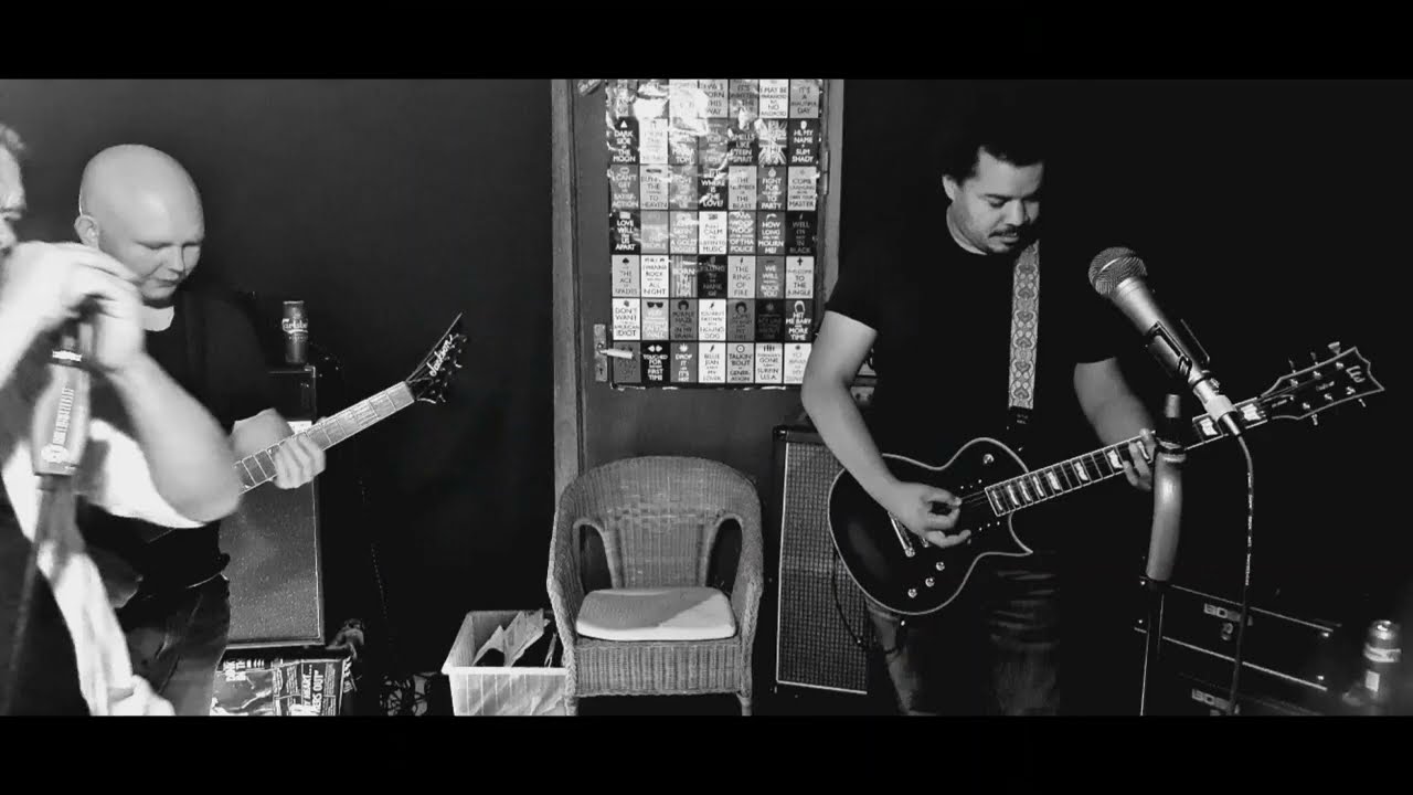 IRONI - Don&acute;t wanna feel this way