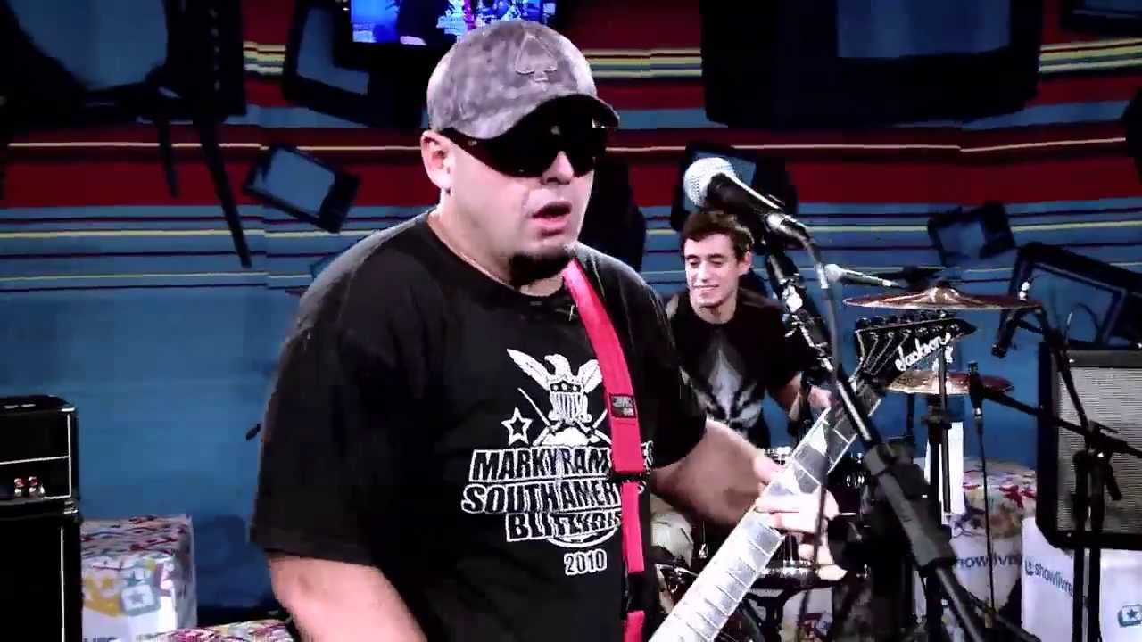 Raimundos em "Esporrei na manivela" no Estúdio Showlivre 2011