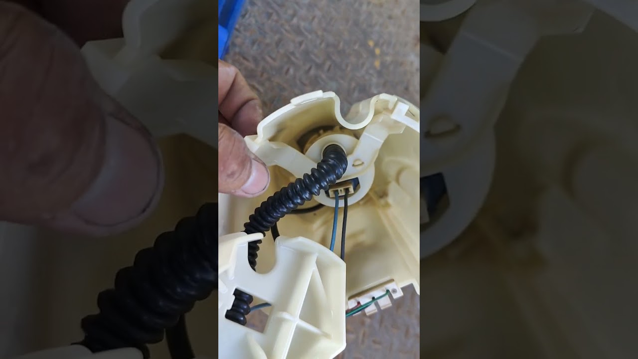 CAMBIO DE BOMBA DE GASOLINA HILUX TOYOTA Y SUS CABLES ⚙️💪🔧⛽⛓️⚙️💯
