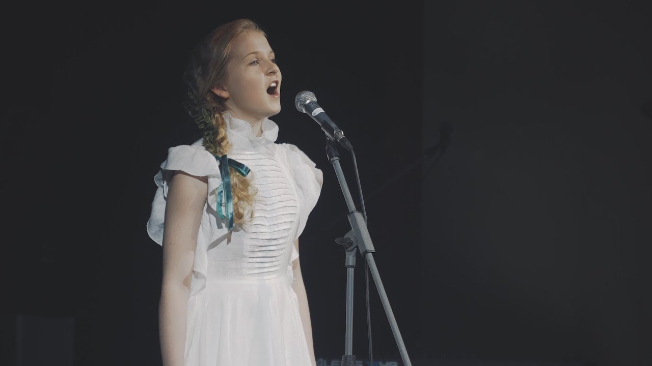 Pie Dieviņa gari galdi. Aleksandra Špicberga