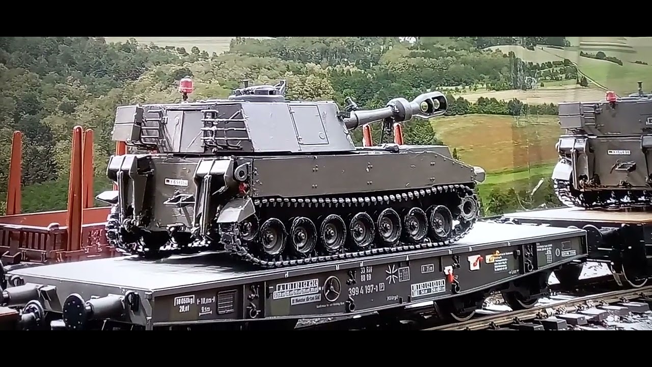Panzerartilleriebataillon 165 verlädt 1979 seine Panzerhaubitzen M 109 G.