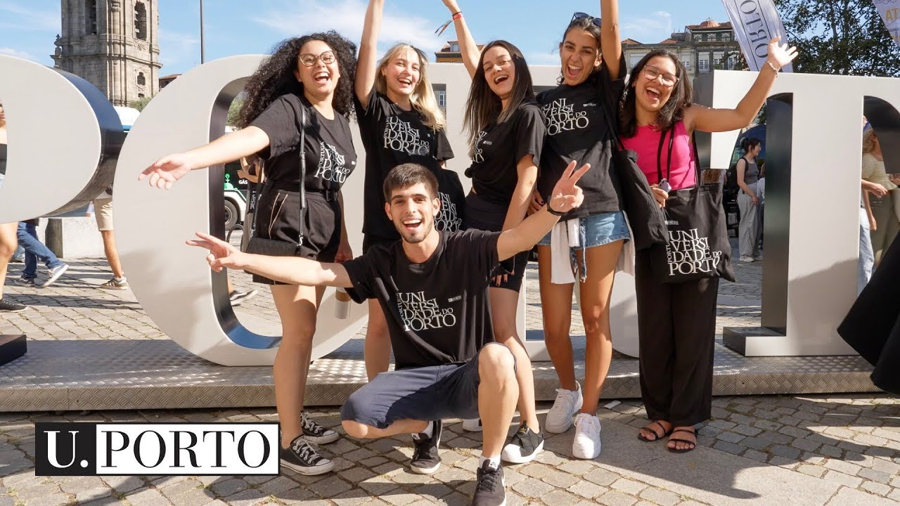 Novos estudantes da U.Porto recebidos em festa na Baixa da cidade