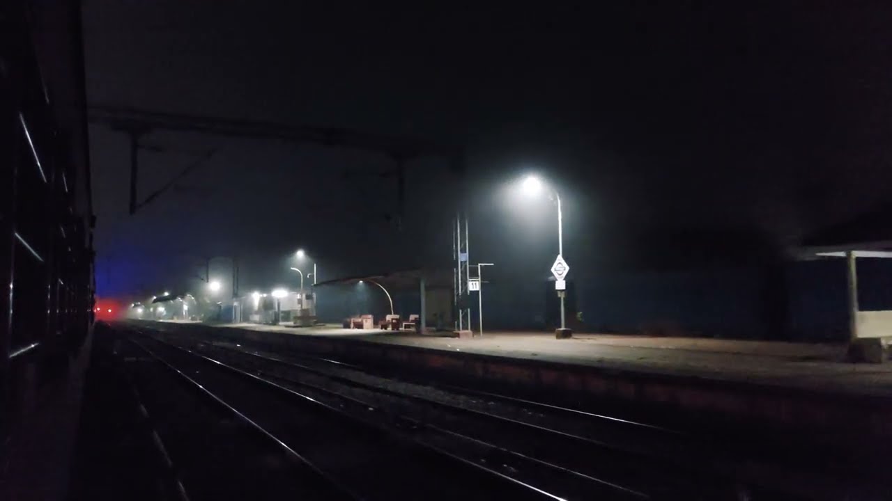 Chiplun station arrival,announcement🎧 & departure || 10111 konkankanya exp