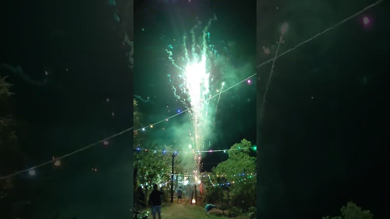 Trình diễn  đốt pháo bông ra mắt tại xã Earok Easup đắk Lắk đêm Giao thừa 2026