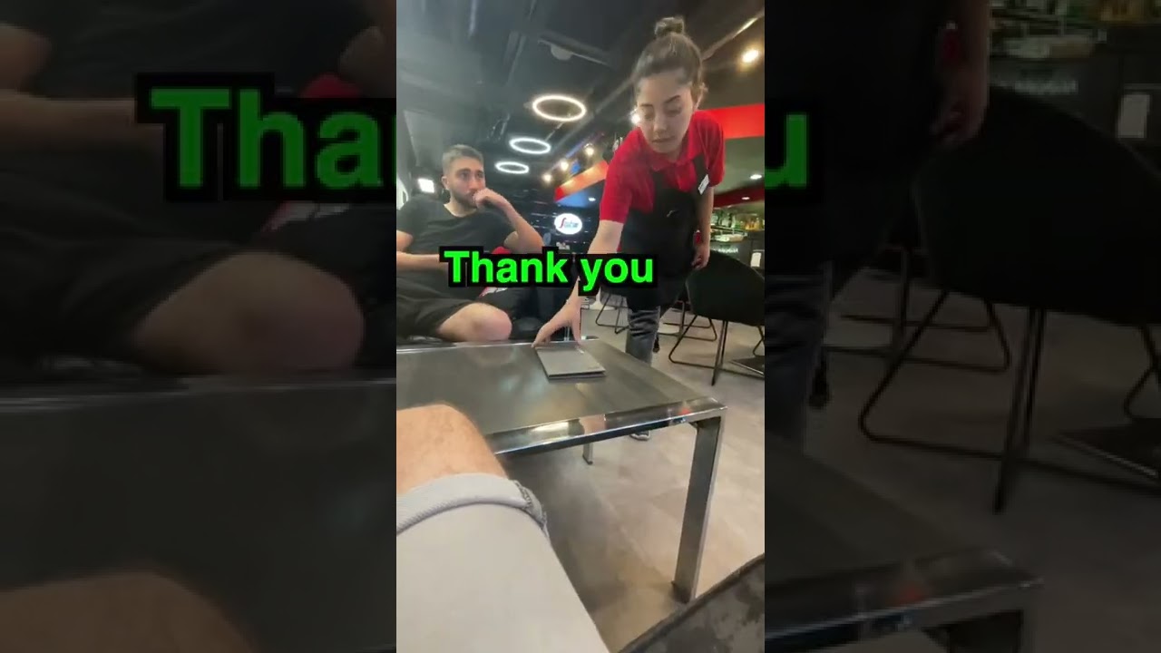 Покупаю кофе за ФАЛЬШИВЫЕ деньги 💵😂 #шорты
