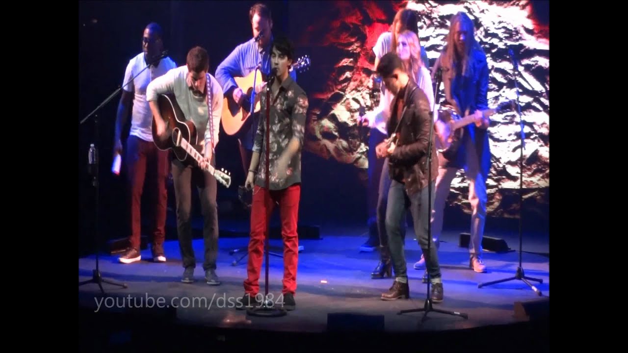 Jonas Brothers - Pushing Me Away (Live at Radio City)