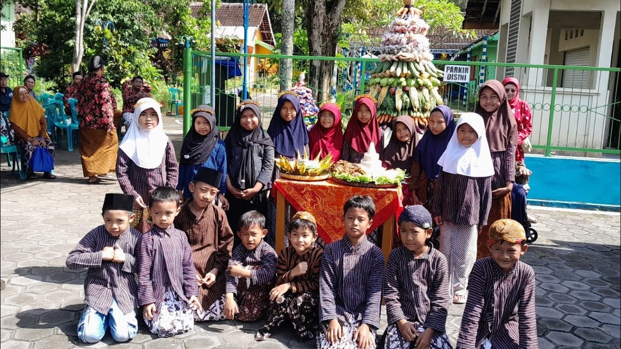 Rebutan Gunungan Nyadran Dusun Nglempong Jogja (2026)