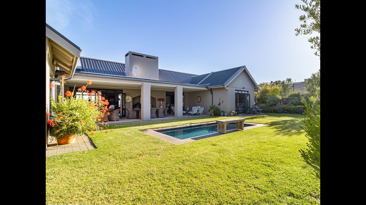 4 Bedroom House For Sale in Van Riebeeckshof, Bellville