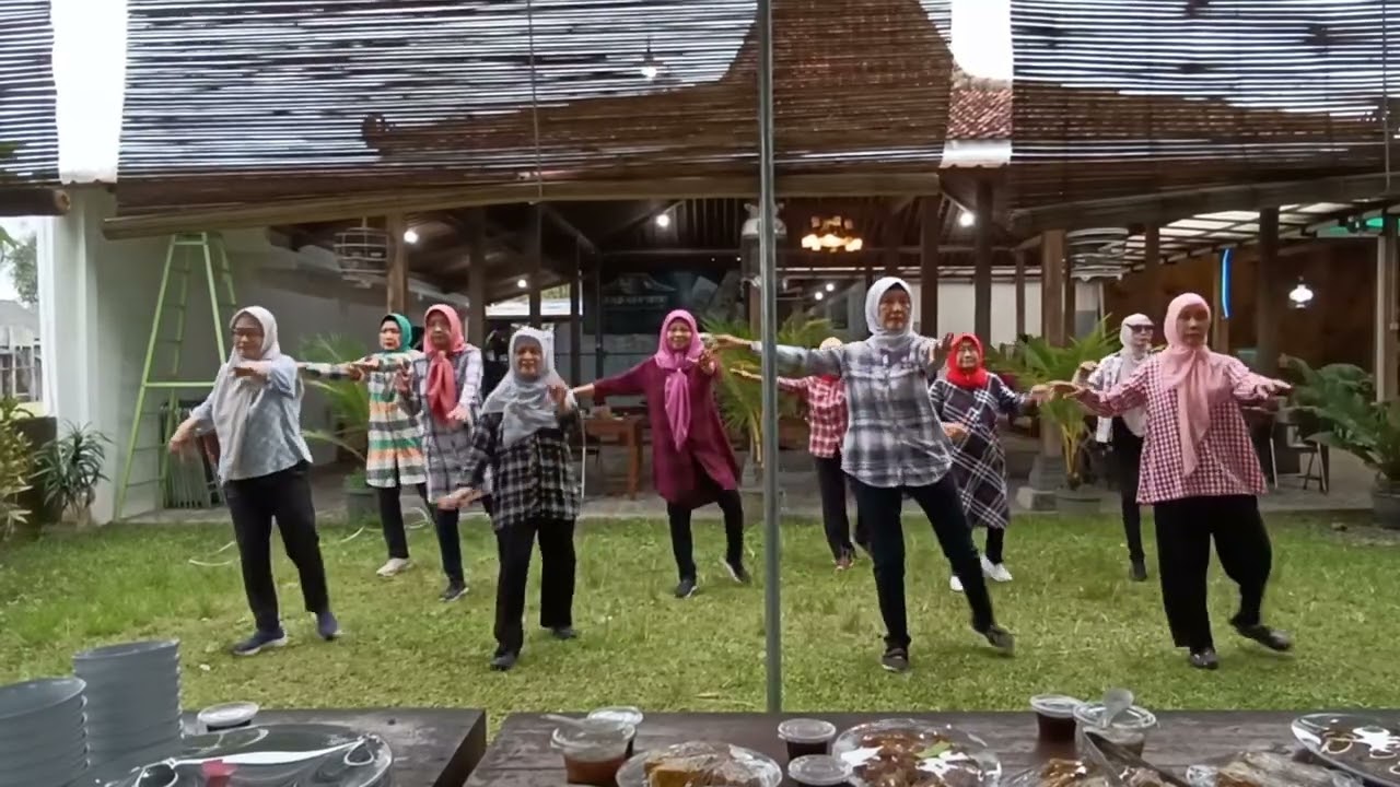 Papacito Amore \\Line Dance \\ Choreo; Ida Mayang (INA)\\ demo:   LD KobasenA 