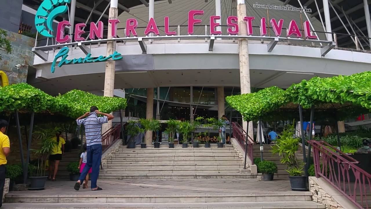 Central Festival Phuket - Waiting for Local Bus to Patong Beach