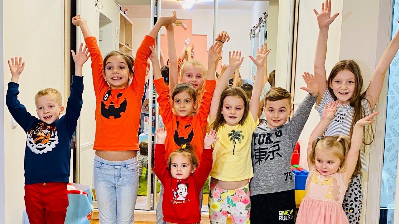 In ospetie acasa la Sofia Show & Like Sara, împreună cu Mara Ștefania și Alexunea TV
