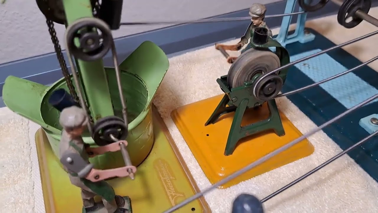 Men at Work (vintage Fleischmann steam toys)