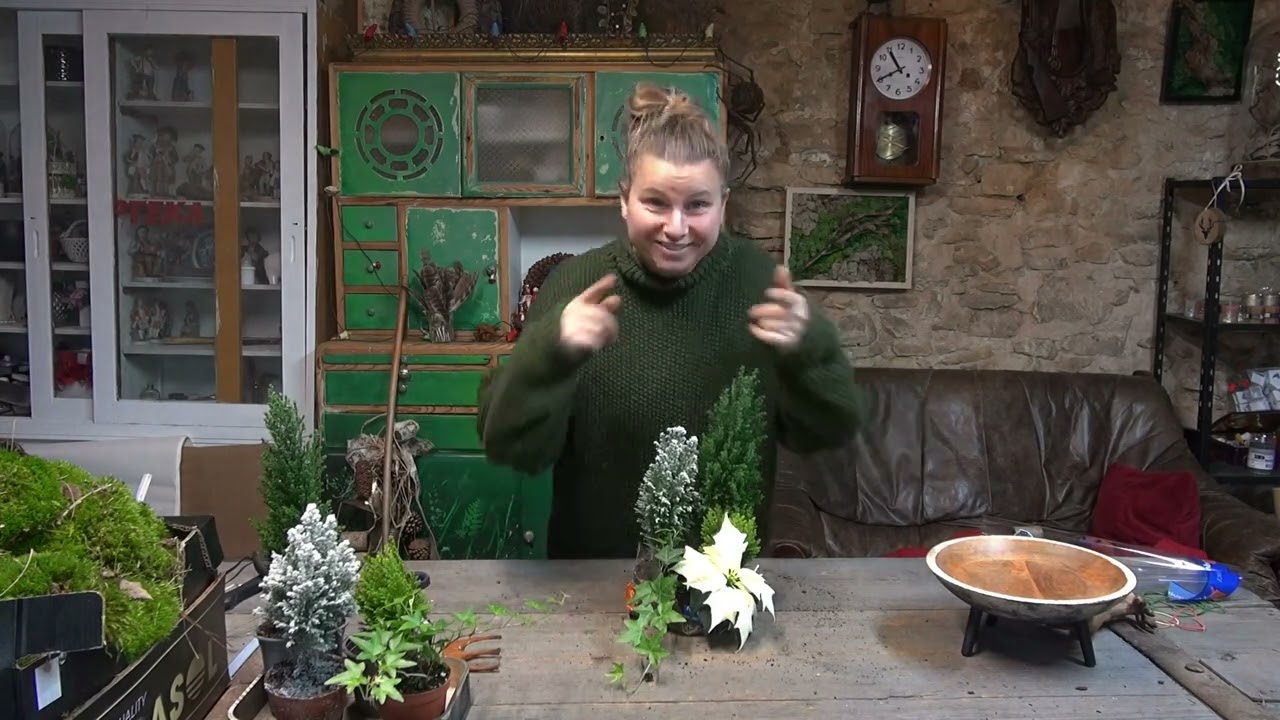 Żywe kwiaty w eleganckim , naturalnym stroiku świątecznym / 2 wersje.