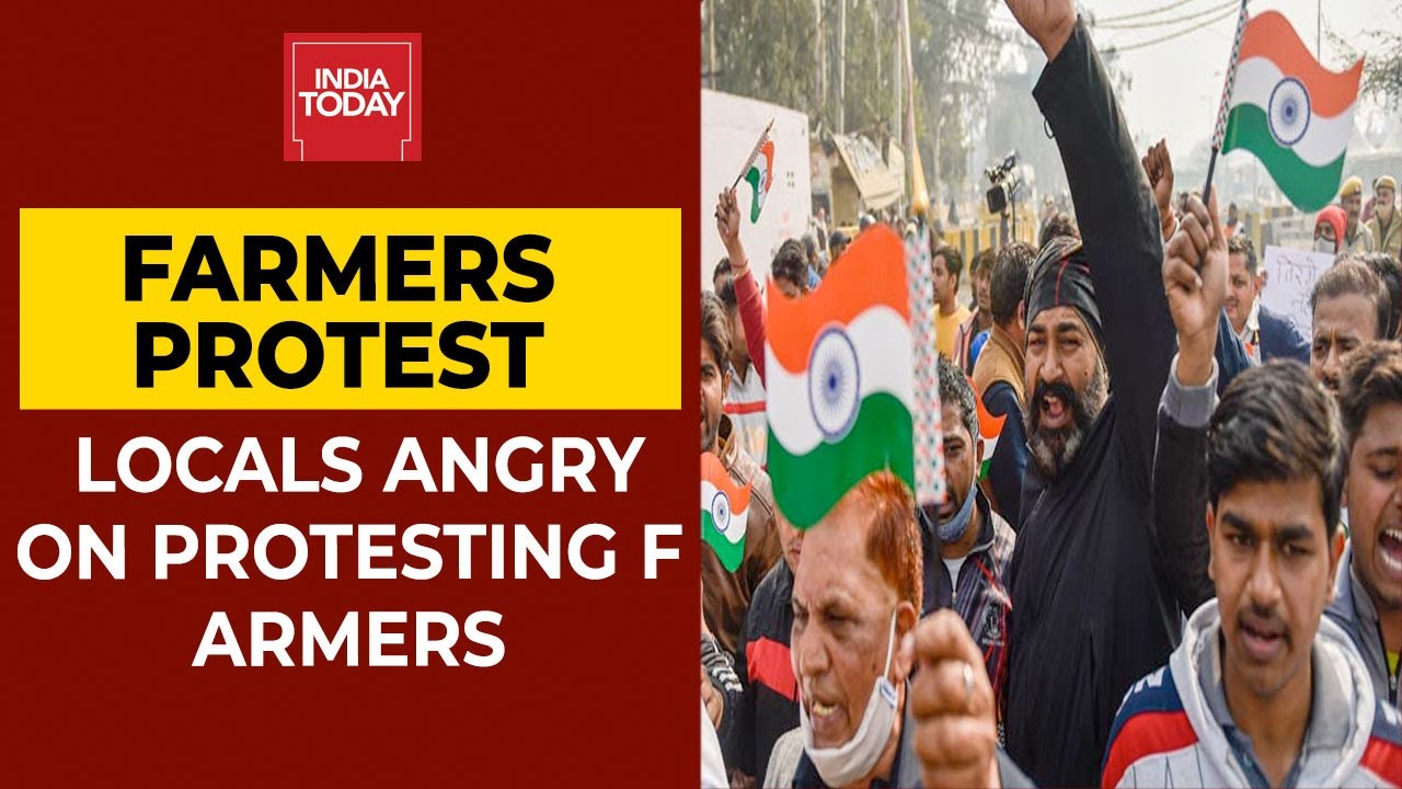 Locals Anger Explodes With Lathis & Stones On Protesting Farmers At Singhu Border | India Today