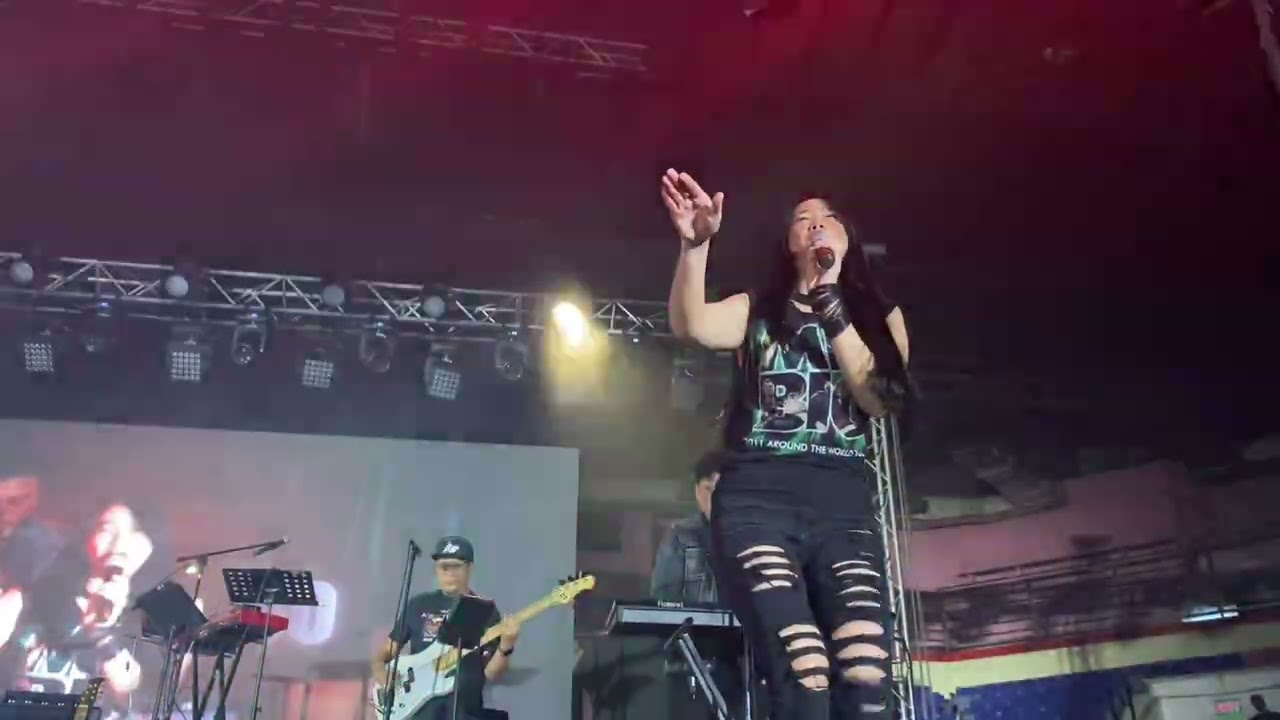 Pancake covers: Don’t stop believing (Journey), live at the Cuneta Astrodome
