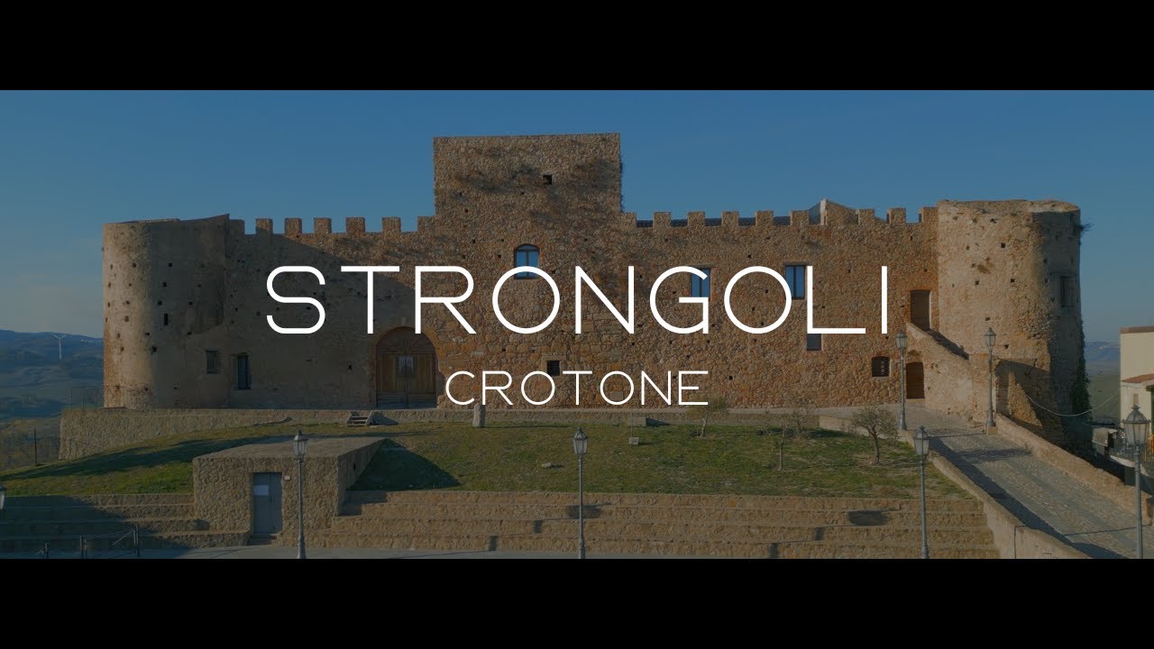 A pochi chilometri dal Mar Ionio su di un colle sorge l'antica città bruzia di Strongoli (KR)