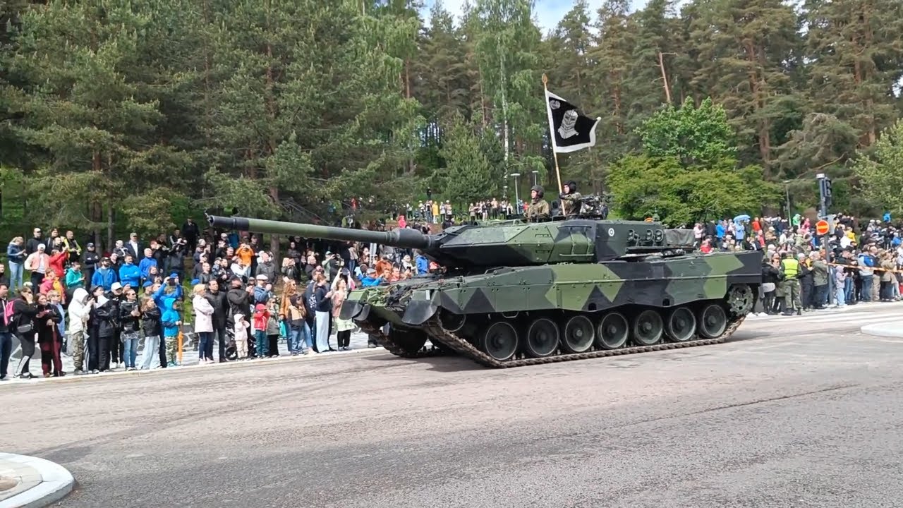 Puolustusvoimain lippujuhlan päivän paraati 04.06.2023 Jyväskylä