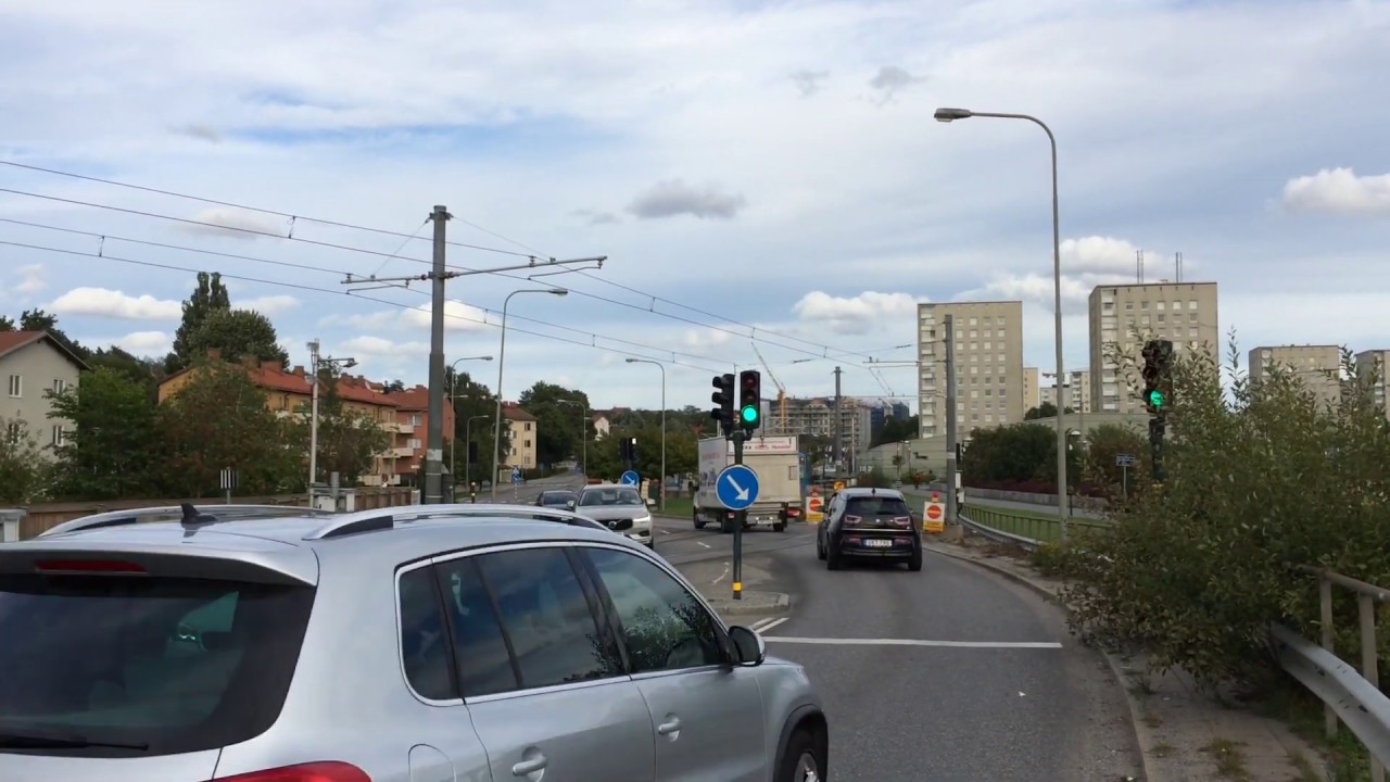 Spårvägskorsning Årstafältet (Åmänningevägen) / Swedish light rail level crossing