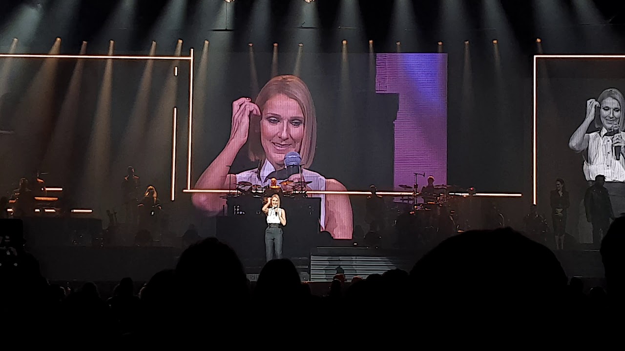 Celine Dion - Receiving gifts and signing autograph - Ottawa - Oct 16th, 2019