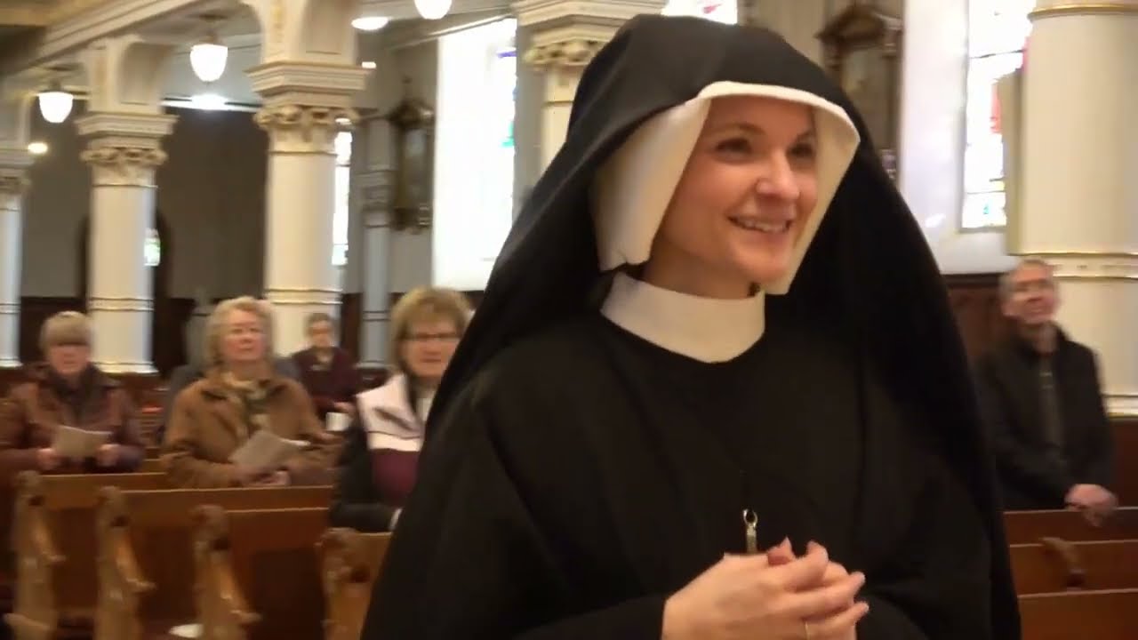 SAINTE FAUSTINE au QUÉBEC / Elle présente son PETIT JOURNAL et chante - FÊTE DE LA MISÉRICORDE 2024