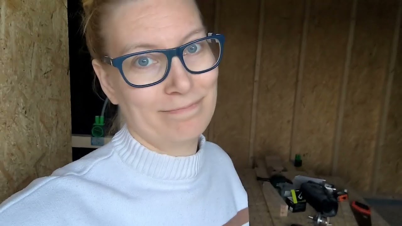 Byggserie del 8 - Dags för EL! Drar rör och sätter upp eldosor m.m.