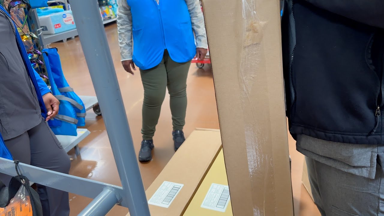 I JUST GOT THIS $200 ITEM FOR $30 WATCH HOW I GET A WALMART EMPLOYEE TO GO IN BACK TO GET ME THIS