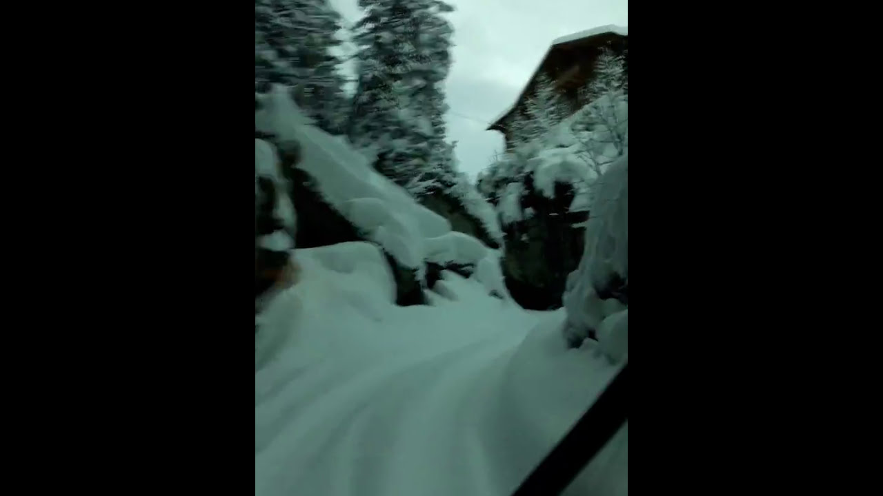 Griesalp Hotels im Winter -Zufahrt mit Schneemobil