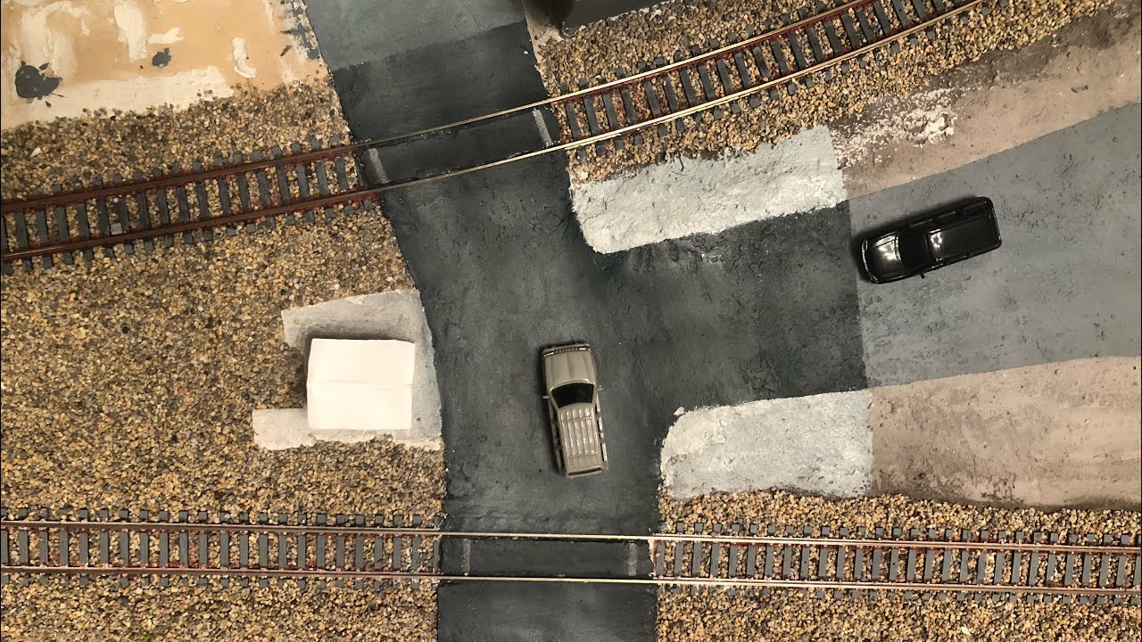 Costruisco un diorama ferroviario H0 la strada + colorazione e inizio del weathering del muro.