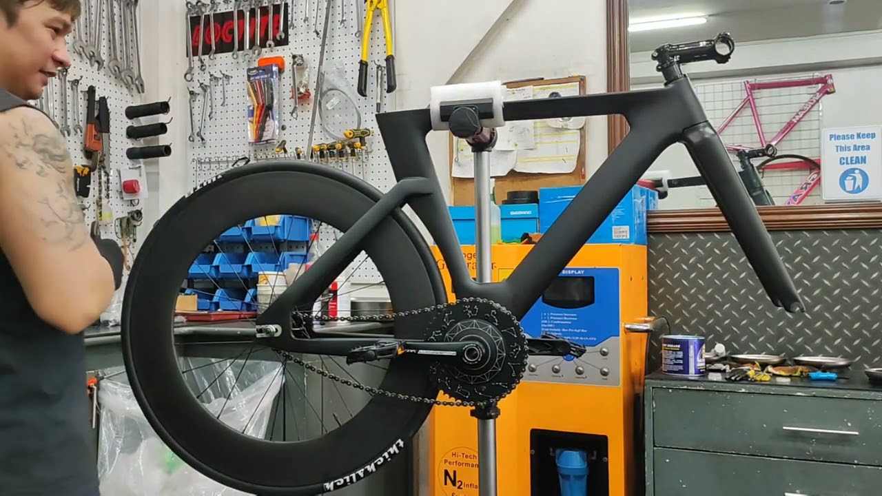 BXT FULL CARBON TRACK Custom Fixie Build #jrspeed #docrobert #fixie #bike #carbonfiber