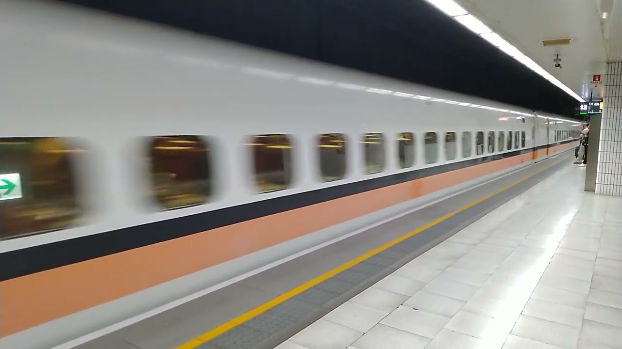 台灣高鐵 145次 700T 板橋進站