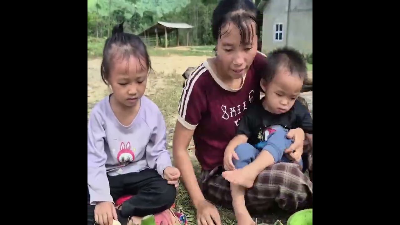 Single Mom and Son Daily Life | Cutting Bananas & Catching Fish 🐟 | Ep 01 @OrphanChildrens-m2k