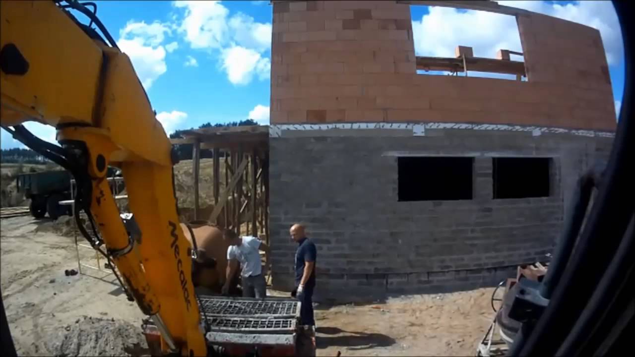 Mecalac - mieszanie i podawanie betonu łyżką mieszającą Eckart MMS 500