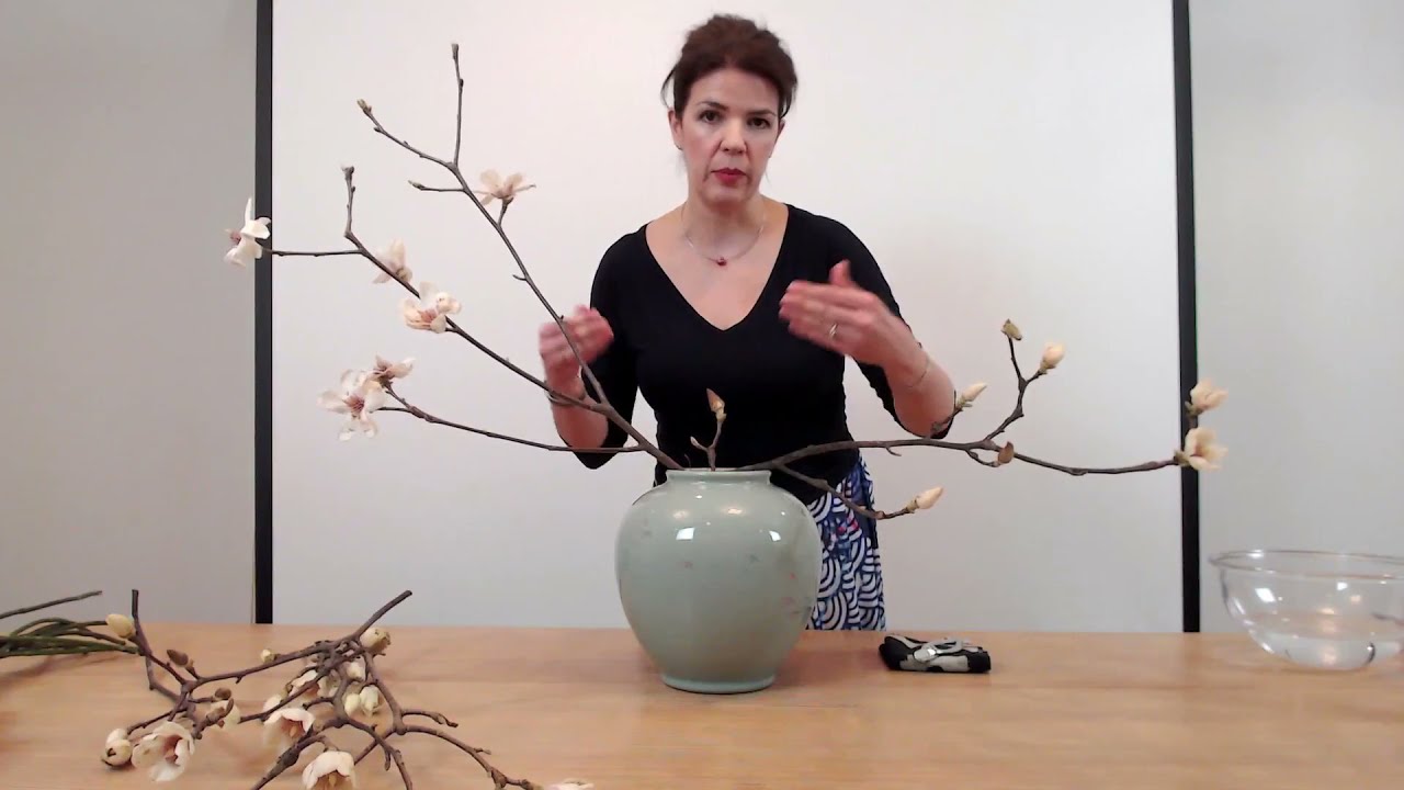 How to create ikebana in an antique pottery vase - BORROWED HISTORIES -Ep6 💗