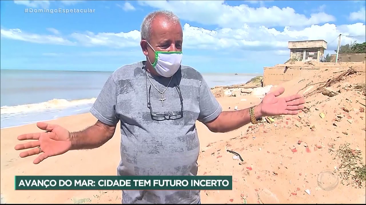 Avanço do mar engole parte de Atafona, em São João da Barra (RJ)