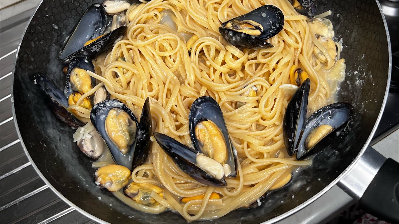 Pasta cozze e pecorino. 😋🇮🇹. #italianfood #italianfood #pastarecipes #italianrecipes #italianfoodie