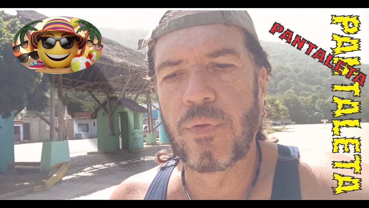 Bajo el sol dorado de Playa Pataleta en La Guaira, una playa de surfistas a gran playa familiar.